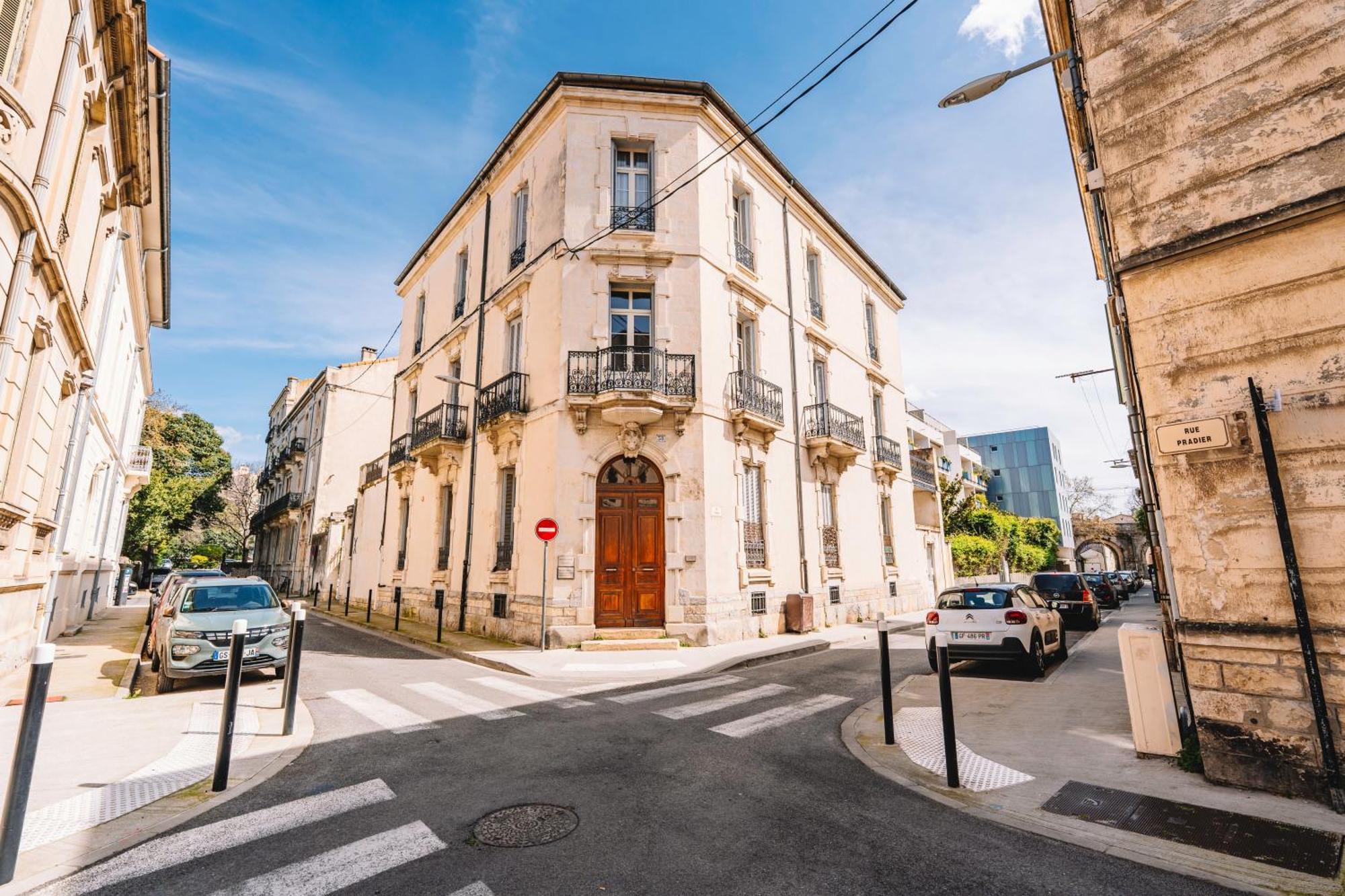 Demeure & Confort Nîmes Exterior photo